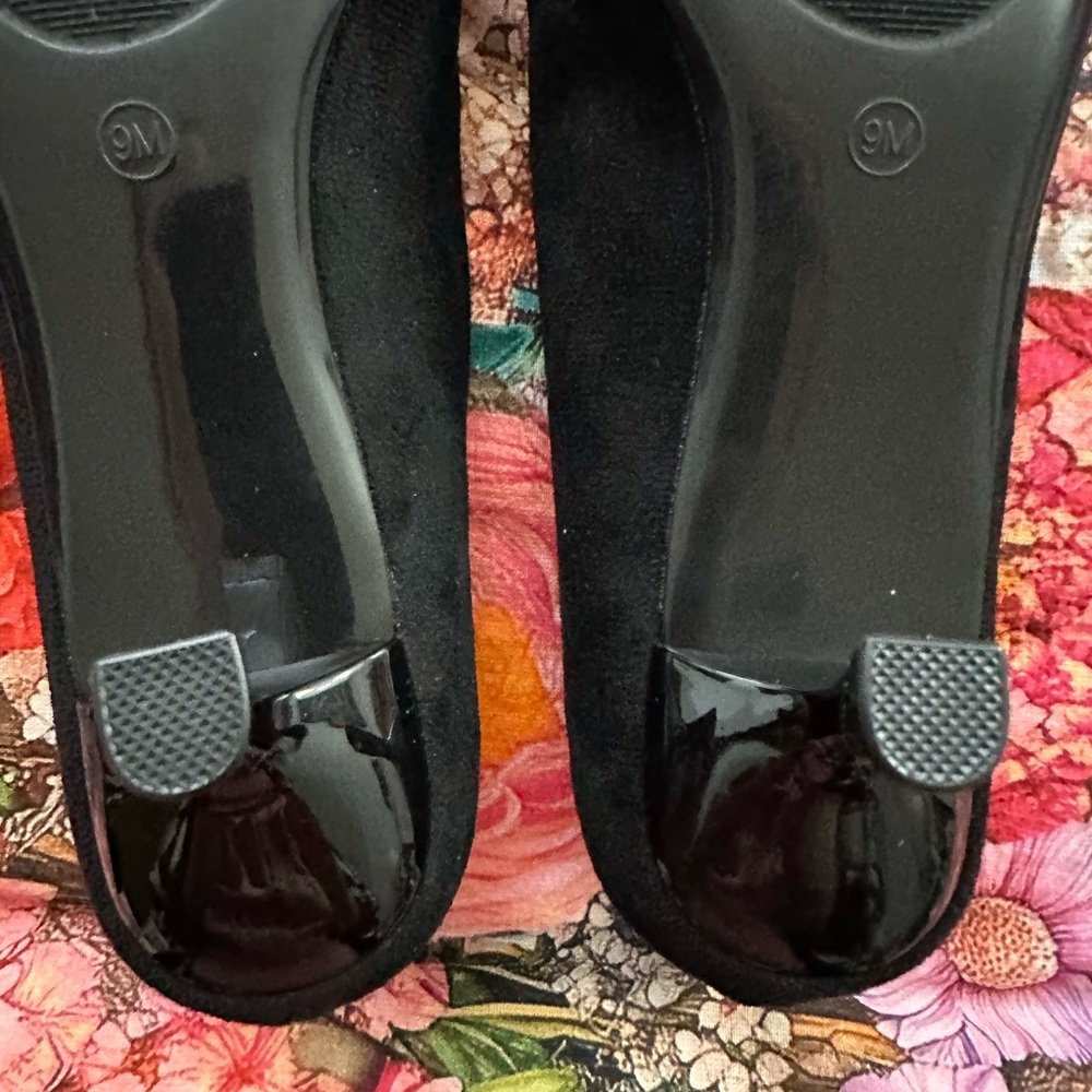 NWT Black Suede Women's Shoes - Picture 8 of 9